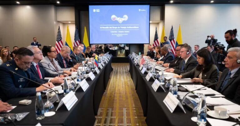 Colombia presenta a EEUU su nueva política antidrogas