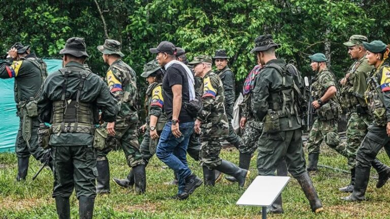 El gobierno de Colombia y la principal disidencia de las FARC acuerdan retomar el cese al fuego