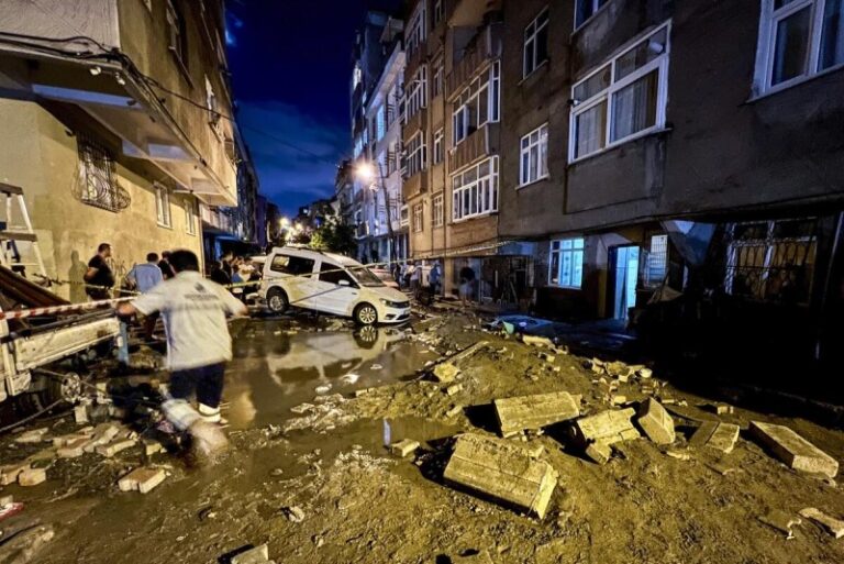Al menos diez muertos dejan inundaciones en Grecia