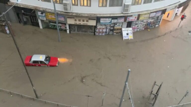 Hong Kong inundada tras lluvias récord