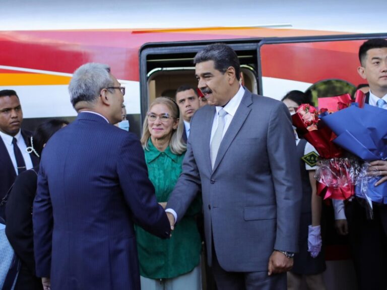 Presidente Maduro llega a Pekín para reunirse con el presidente Xi Jinping