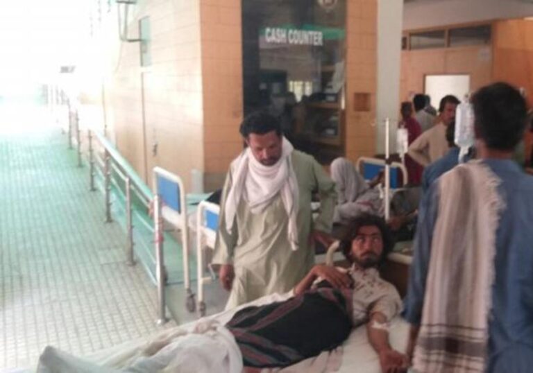Al menos 25 muertos en Pakistán por un atentado contra una celebración religiosa