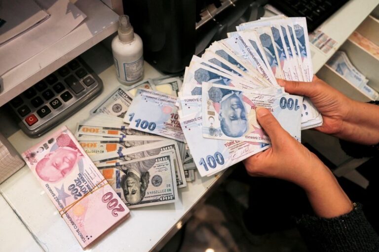 Turquía eleva su tasa de interés a 30%, la más alta desde 2003