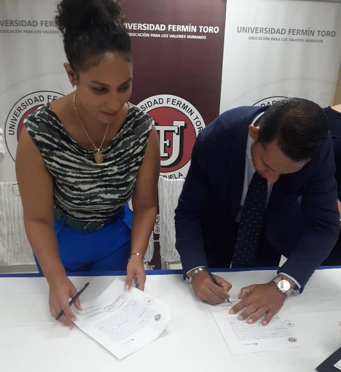 Universidad Fermín Toro y Policlínica de Especialidades firman convenio de formación