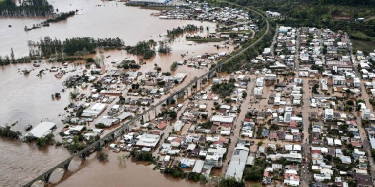 Suben a 27 las muertes por un ciclón en el sur de Brasil