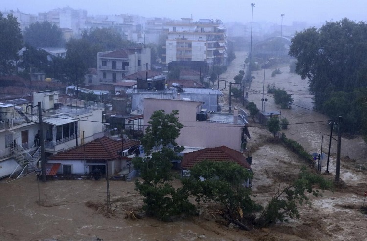 Turquía: decenas de personas atrapadas en una biblioteca debido a fuertes inundaciones (VÍDEO)
