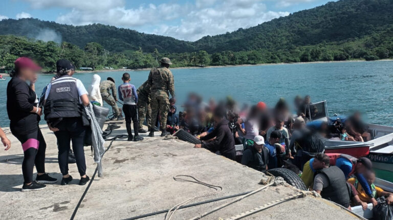 Rescatan a 150 migrantes, entre ellos venezolanos, en Panamá
