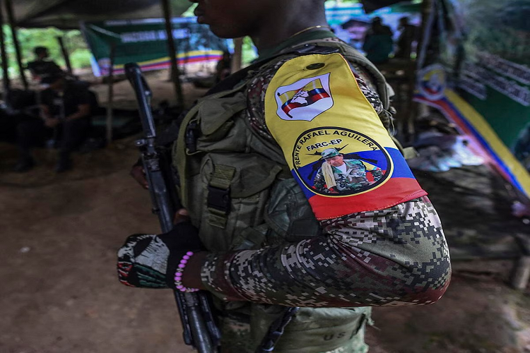 Gobierno colombiano y disidencias Farc firman acuerdo para sentarse a negociar la paz