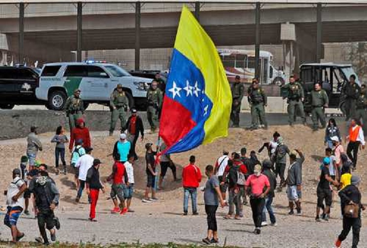 Venezolanos permanecen en Juárez con el temor de que EEUU los deporte