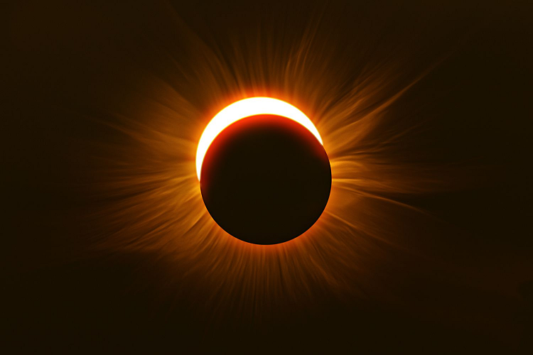 Eclipse solar anular continúa su paso por América del Sur