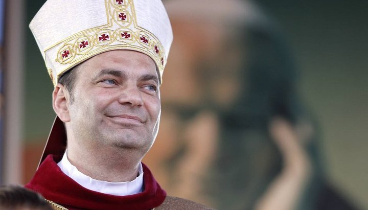 Obispo polaco renuncia en medio de escándalo de orgías gay