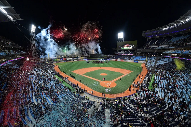 LVBP lista para cantar hoy la voz de ¡Play Ball!