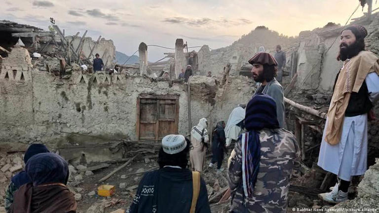 Terremoto de magnitud 6,3 deja al menos 15 muertos en Afganistán