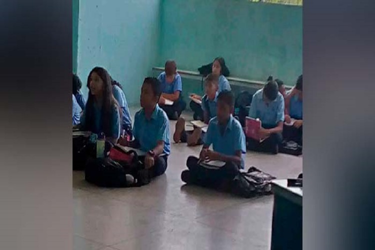 Viral| Estudiantes de un liceo de Propatria iniciaron sus clases en el piso (+Video)
