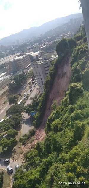 Por derrumbe en la avenida Río de Janeiro de Caracas, está restringido el paso vehicular (VÍDEO)