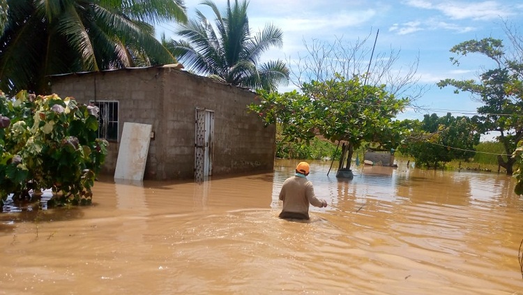 Río Tamare se desborda e inunda viviendas en Lagunillas
