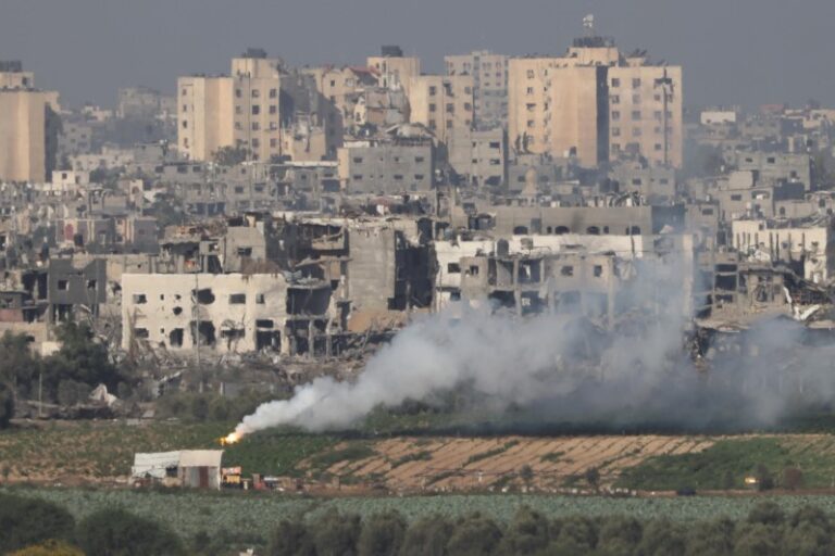 Israel realiza una operación con tanques en Gaza para preparar la ofensiva terrestre