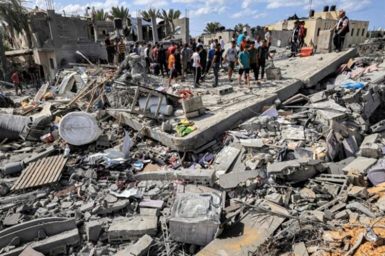 Aumentan a 7.300 los muertos por ataques israelíes en Gaza, según Ministerio de Salud palestino