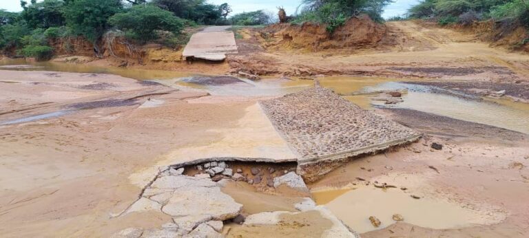 Colapso de tramo vial por las lluvias dejó incomunicados a los pueblos de Lagunero y Buena Vista