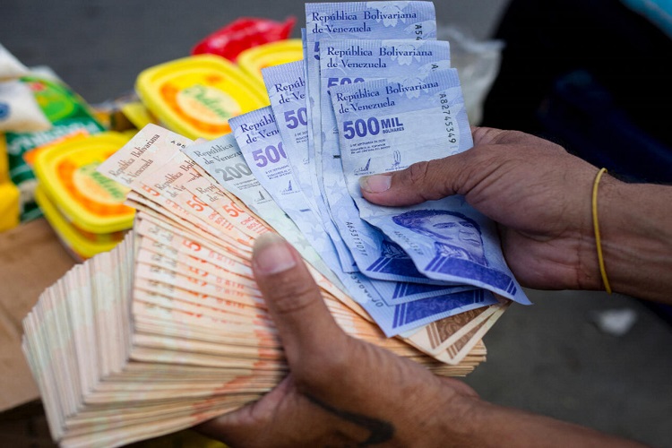 Circula por WhatsApp falsa cadena sobre aumento del sueldo mínimo en Venezuela