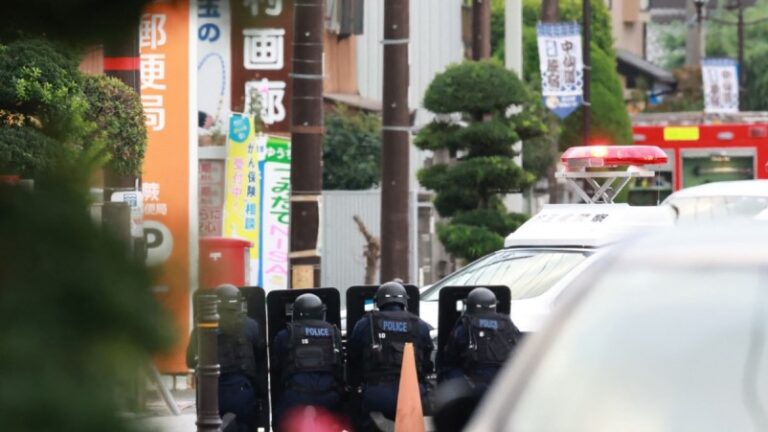 Un sujeto inicia tiroteo en hospital japonés y toma rehenes