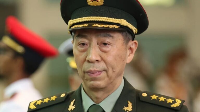 China destituye al ministro de Defensa y saca del Consejo de Estado a un excanciller