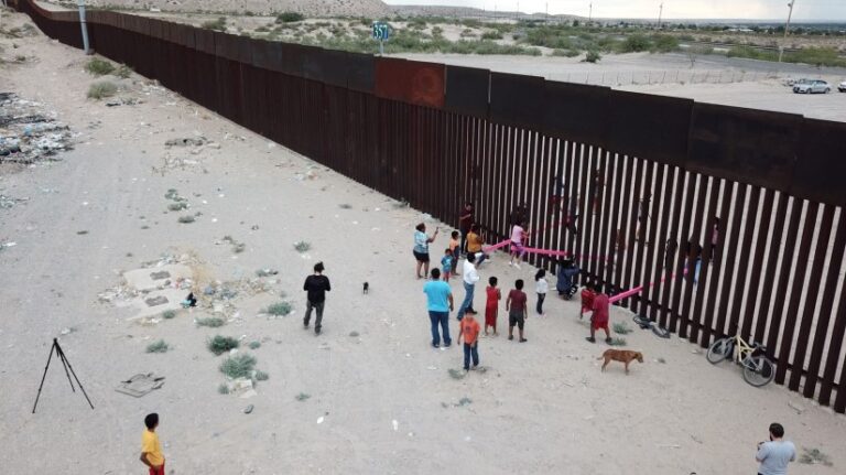 Presidente mexicano cree que EEUU no construirá 36 kilómetros más de muro fronterizo