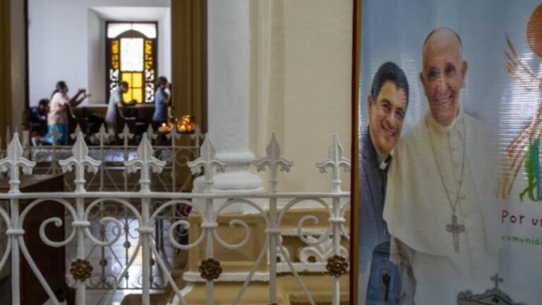 Nicaragua envía a doce sacerdotes «procesados» al Vaticano