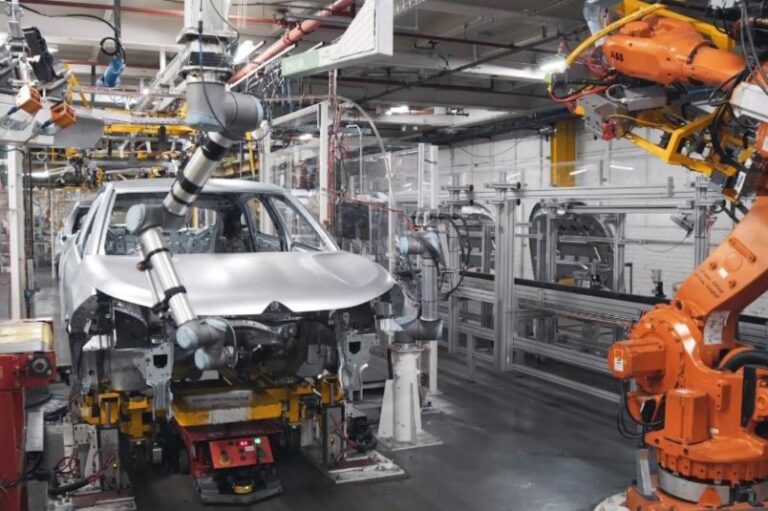 La huelga en el sector automotor de EEUU se extiende a una gran fábrica de Stellantis