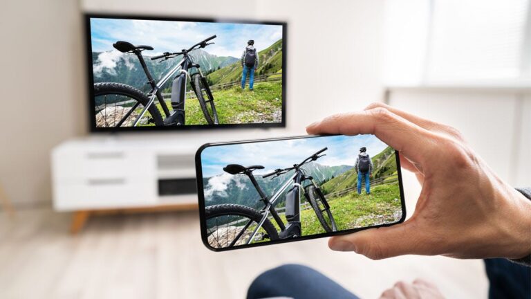 Así puedes conectar tu celular a un televisor que no es ‘Smart’ y reproducir tus videos