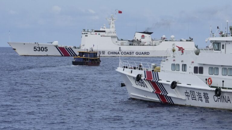 Filipinas y China se acusan mutuamente tras dos colisiones en mar en disputa