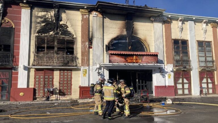 Investigan el incendio que dejó 13 muertos en una discoteca española