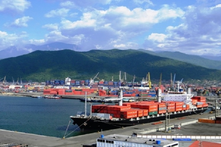 Entre 10 y 15 buques de carga llegan mensualmente a los puertos de Venezuela