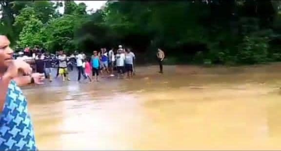VÍDEO: Emergencia en el caserío El Cantón por crecida del Río La Batea