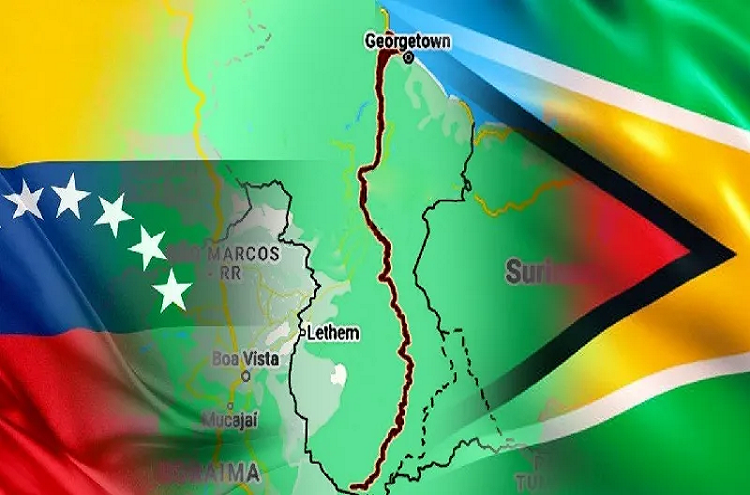 Guyana marca territorio en El Esequibo al izar bandera en Pacaraima
