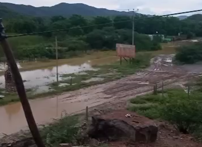 Reportan afectaciones en El Isiro por inundaciones temporales en su vía de acceso