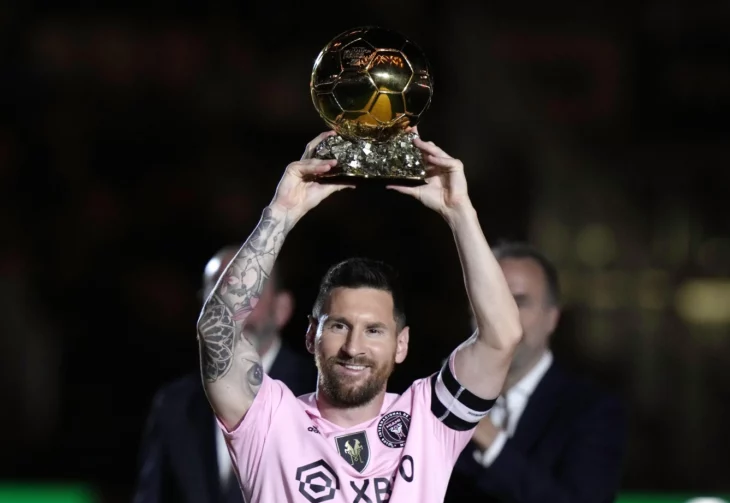 Messi presentó su Balón de Oro en amistoso de Inter de Miami