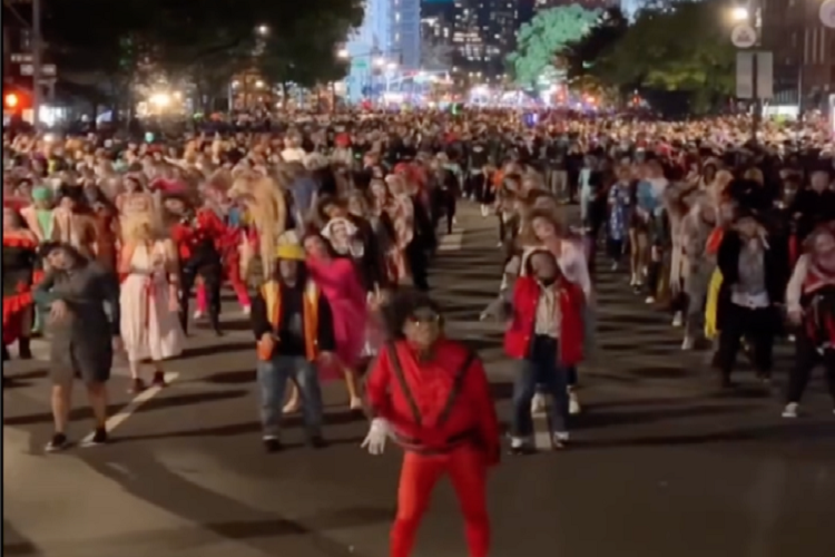 Viral | Cientos de personas bailan “Thriller” en noche de Halloween