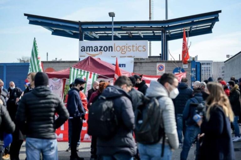 Trabajadores de Amazon en Alemania y Reino Unido hacen huelga en pleno «Black Friday»
