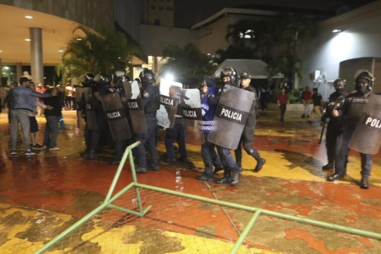 Disturbios en Congreso de Honduras dejan varios lesionados