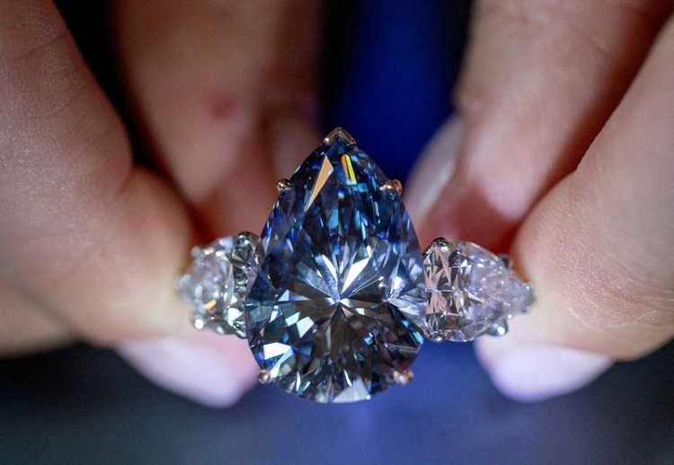 Diamante Bleu Royal fue subastado por casi USD 44 millones