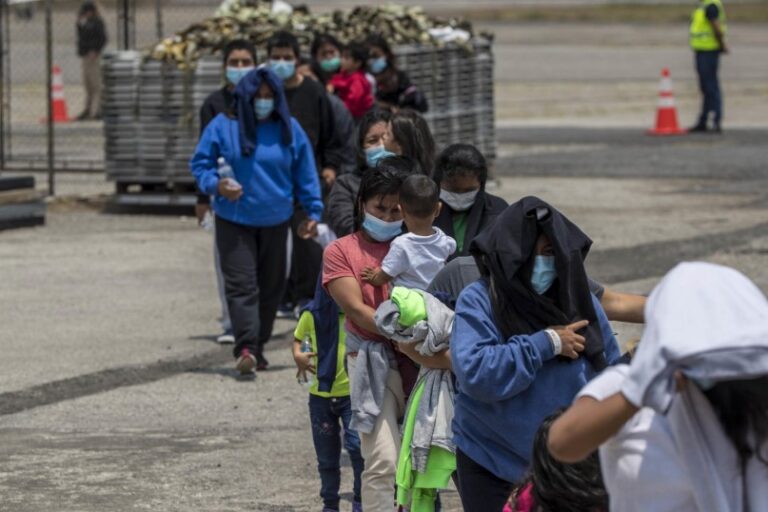 Perú promulga ley para la expulsión de migrantes irregulares