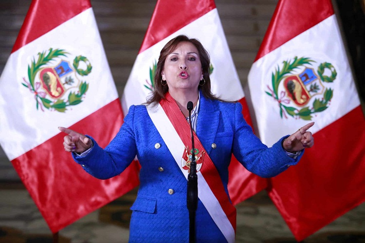Dina Boluarte renuncia a su inmunidad presidencial para afrontar investigaciones