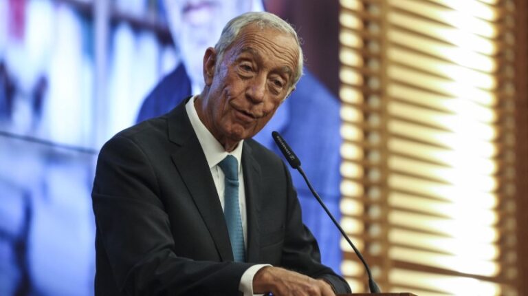Presidente de Portugal abre consultas tras dimisión de Costa