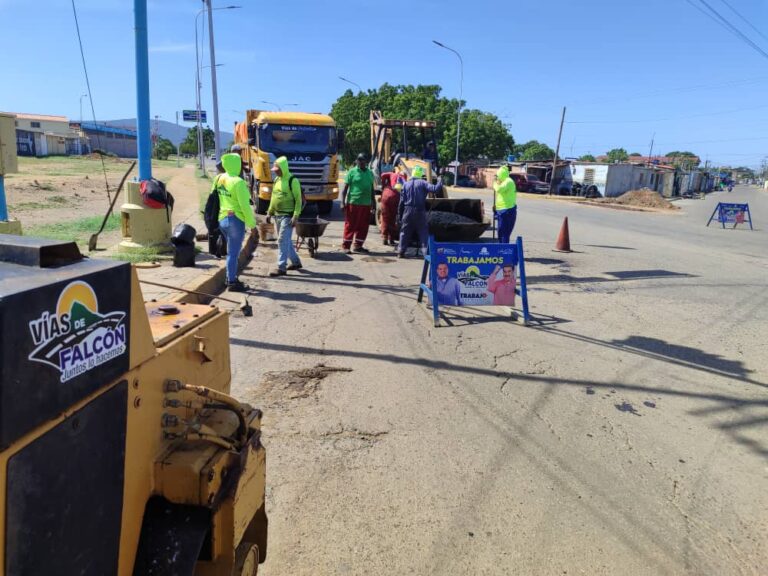Gobierno regional se enfoca en reparación de vías de mayor tránsito vehicular en Coro