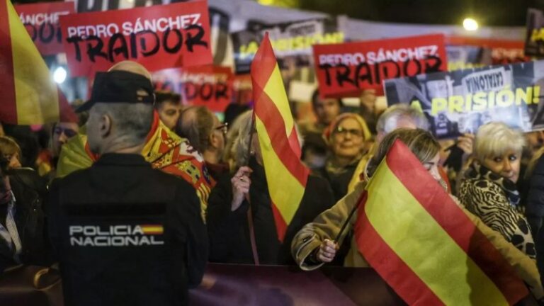 Sindicatos policiales españoles se manifiestan en contra de la amnistía catalana