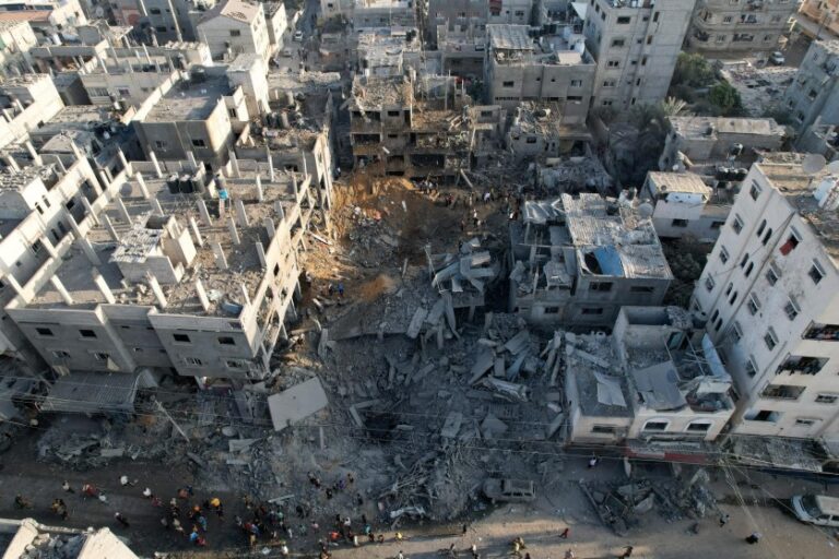 Al menos 24 muertos deja ataque aéreo contra edificios residenciales en Gaza