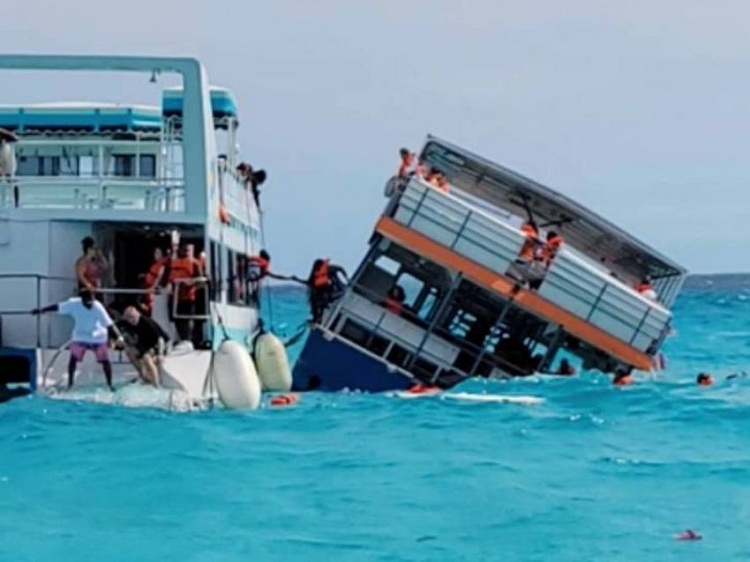 Turista estadounidense muere al hundirse un ferry en Las Bahamas (VÍDEO)