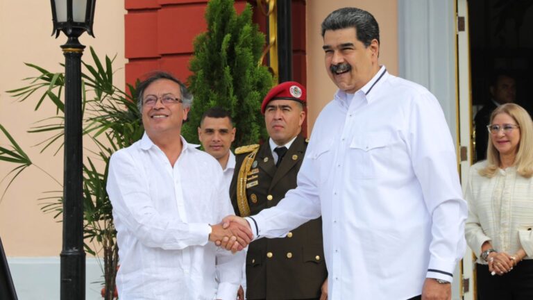 Petro responde a Maduro y asegura que “no hay izquierda cobarde”
