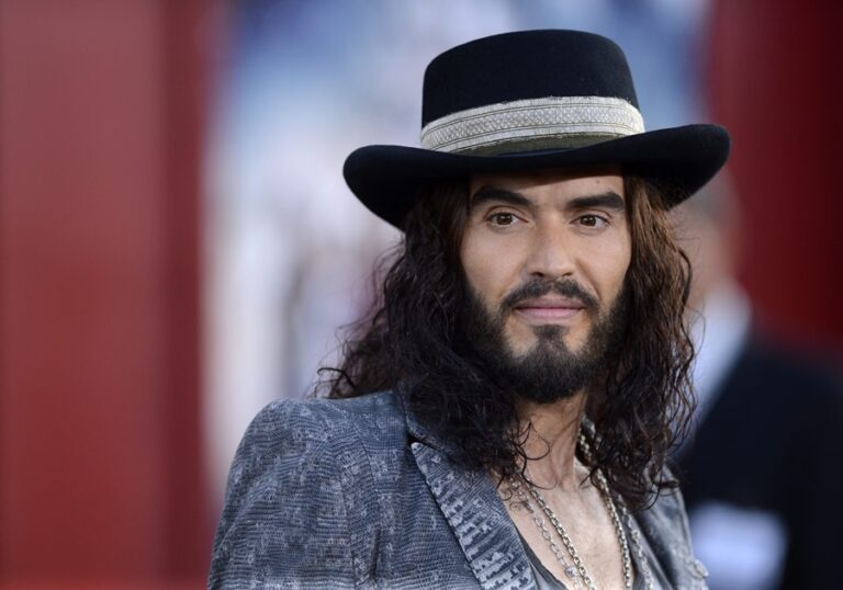 Russell Brand acude a una comisaría de Londres para declarar sobre sus presuntos delitos sexuales